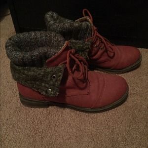 Maroon booties