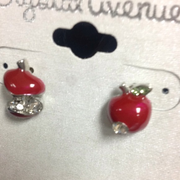 Your The Apple Of My Eye Earrings 🍎 - Picture 2 of 3