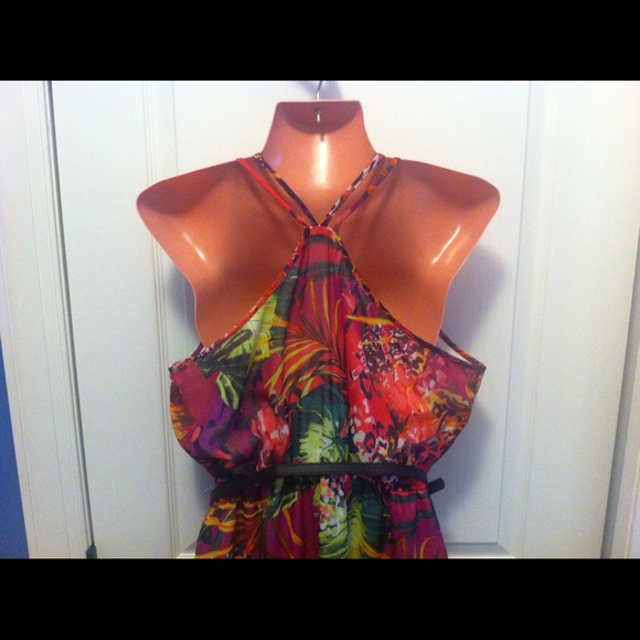 Perfect Spring Dress With Tropical Design! - Picture 2 of 4