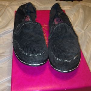 NWT Gray corduroy shoes. Sz 7.5