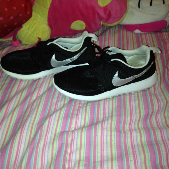 Nike roshes!
