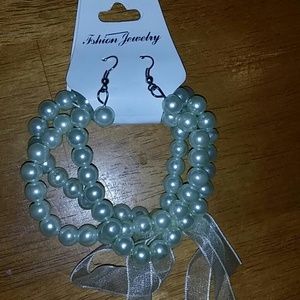 Off white, 3-strand 'pearl' (bead) bracelet set