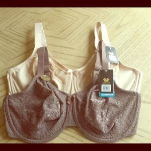 38DDD Ivory and gun metal colored bra!