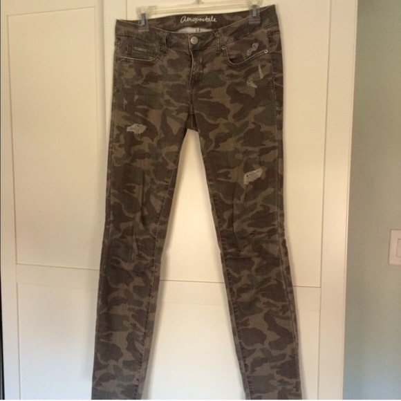 Aeropostale camo ripped skinny jeans
