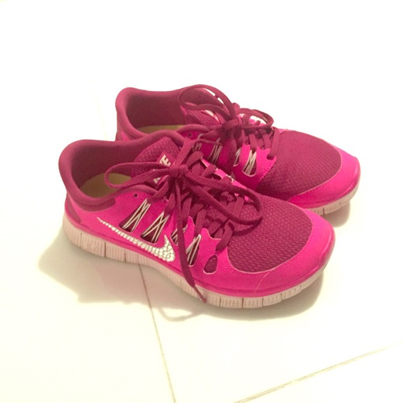 Pinky nike free 5.0 with a special touch!