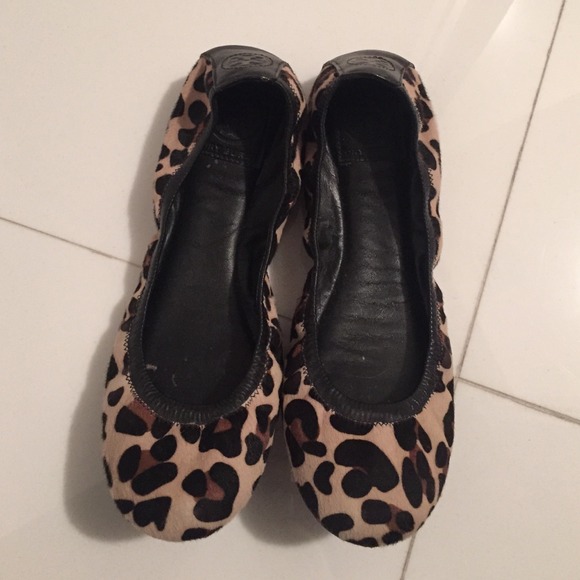 Tory Burch print shoes🐯