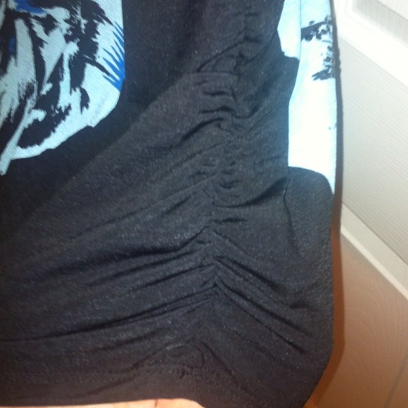 Butterfly Design Ruched Top - Picture 4 of 4