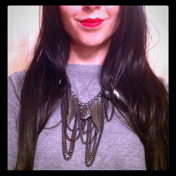 Jewelry - Feathers and Chains Metal Necklace Set
