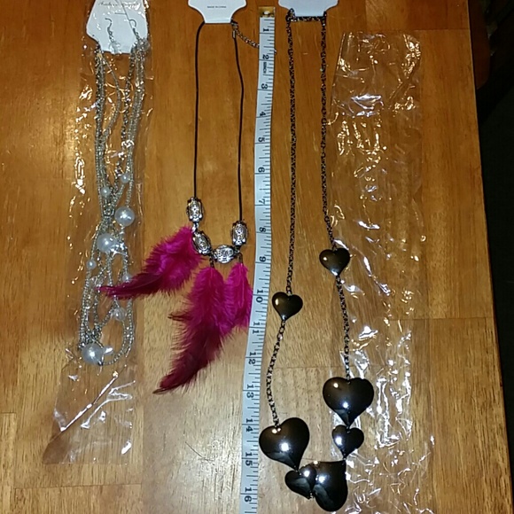 Fashion jewelry: 3-necklace set!