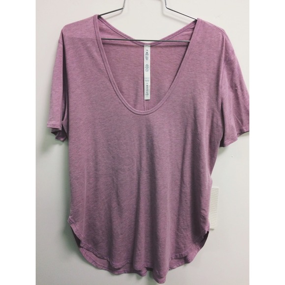 ☁️LULULEMON TEE☁️