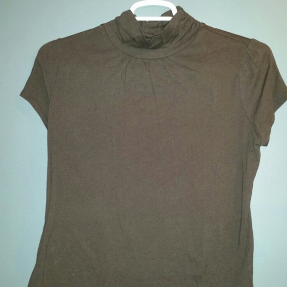 Brown short sleeve turtle neck