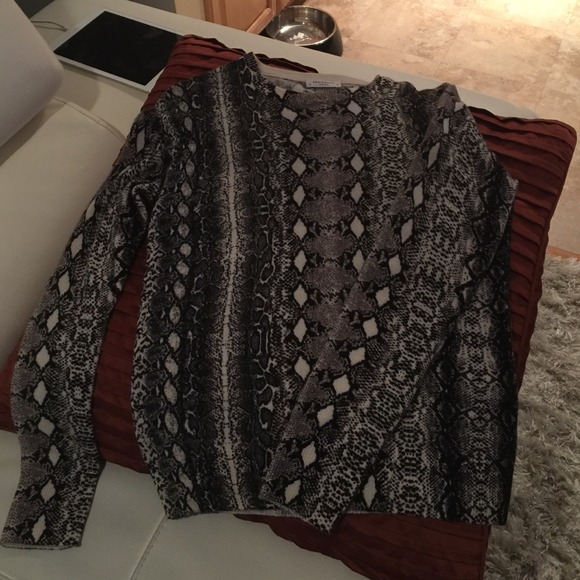 Equipment cashmere sweater+ Vince silk shirt