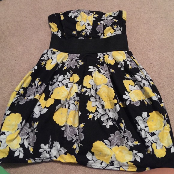 Yellow, black, and grey dress