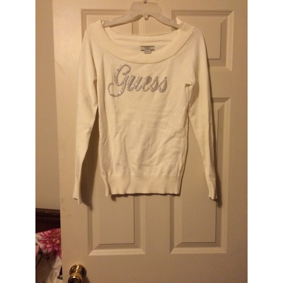 Cream guess sweater logo