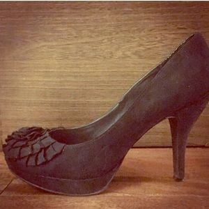 Black Floral Embellishment Pumps