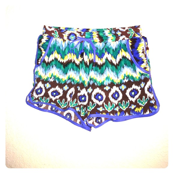 Loose shorts