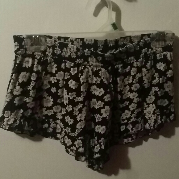 Mini ruffle sunflower shorts