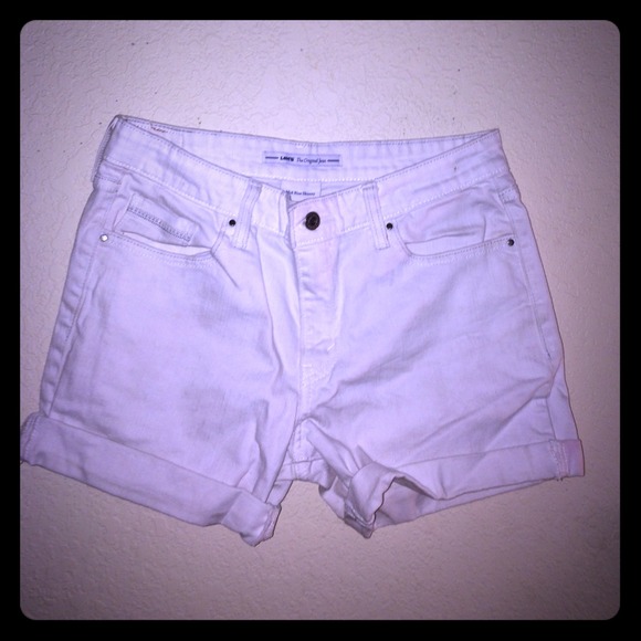 White roomy shorts
