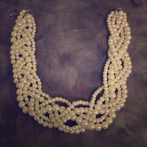 Big pearl necklace