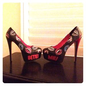 SEXY VAMPIRE HEELS 💋