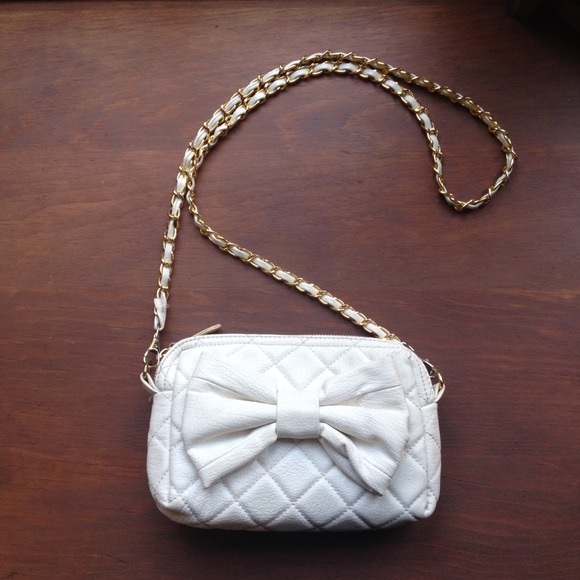 Handbags - ❌SOLD❌ White Bow and Gold Chain Shoulder Bag