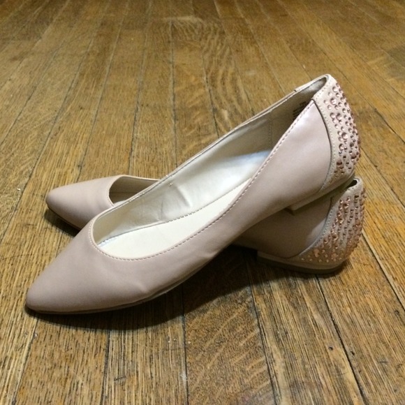 Nude/beige Nine West Flats w/ rhinestone heel 7.5