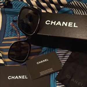 CHANEL sunnies. Pre loved in great condition.