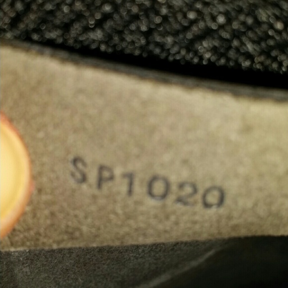 Authentic LV Green Taiga kendall GM - Picture 1 of 4