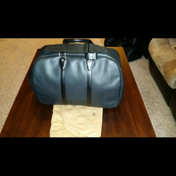 Authentic LV Green Taiga kendall GM - Picture 2 of 4