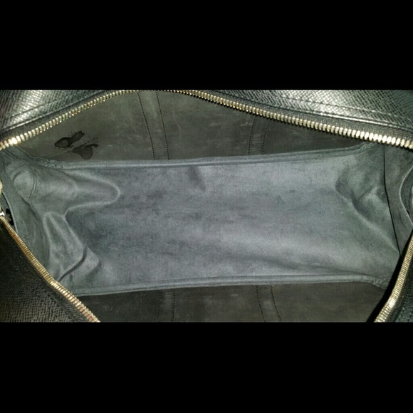 Authentic LV Green Taiga kendall GM - Picture 3 of 4