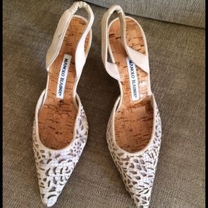 NEW Manolo Blahnik laser cut mid heel, gray