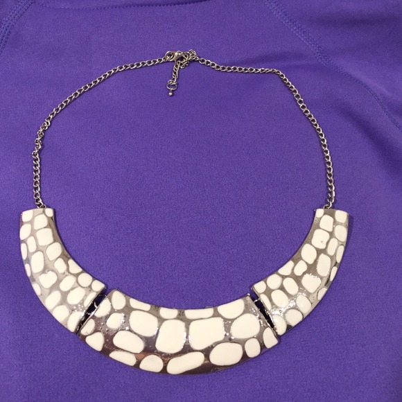 White and silver necklace set