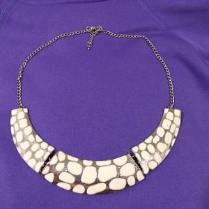 White and silver necklace set