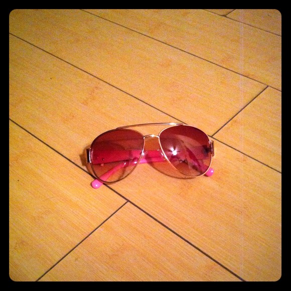 Breast cancer awareness aviator sunglasses💗