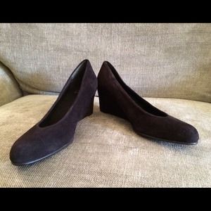 NEW Stuart Weitzman brown suede wedge!