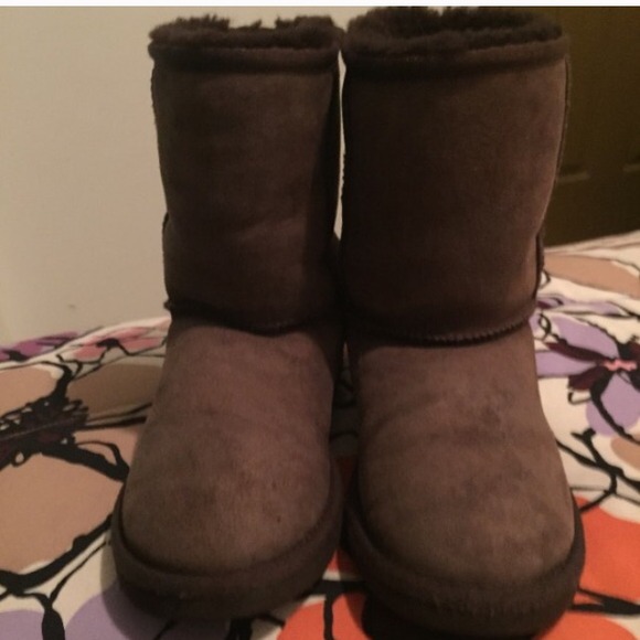 Brand new brown Classic uggs