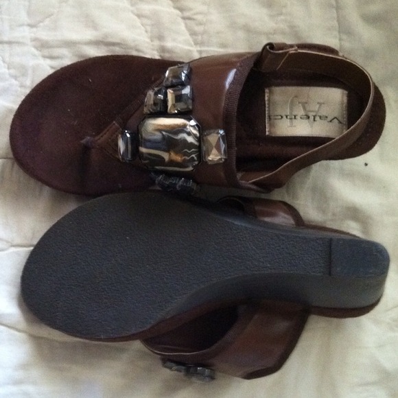 A J VALENCI BROWN LEATHER JEWELED STRAPPY SANDALS - Picture 3 of 4