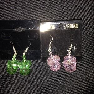 2pairs of Earrings