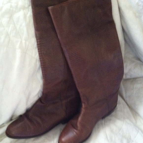 BEAUTIFUL ALL LEATHER TEXTURED TALL BROWN BOOTS!!
