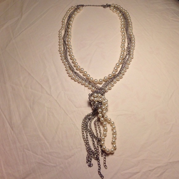 Express Pearl and Chain Fashion Necklace