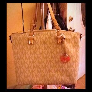 100 authentic Michael kors bag