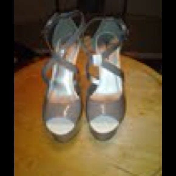 NIB taupe colored platform high heels - Picture 2 of 4
