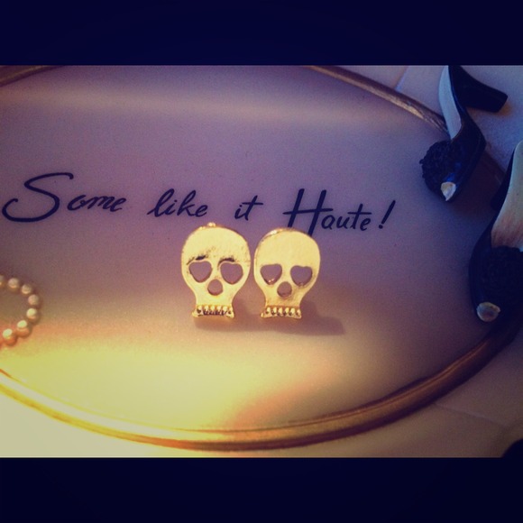 Earrings - Picture 1 of 3