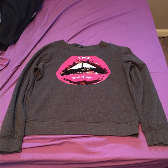Lip bling sweater