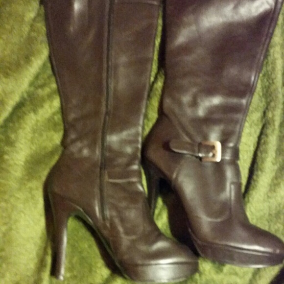 Brown leather Bakers boots - Picture 2 of 2