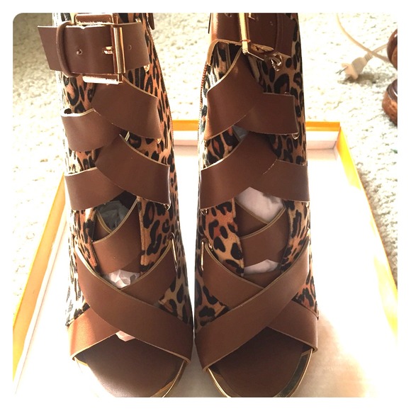 Leopard heels Size 8