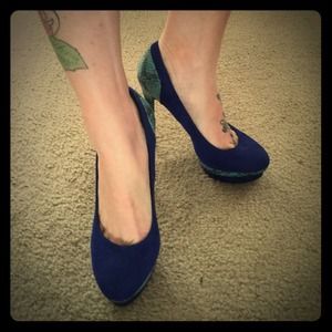 Blue Justfab pumps, never worn