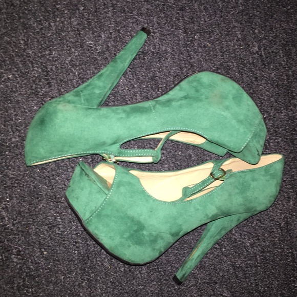 Green open toe shoes size 10