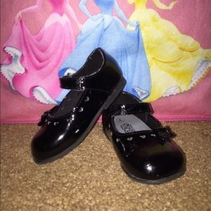 Infant shoes size 4