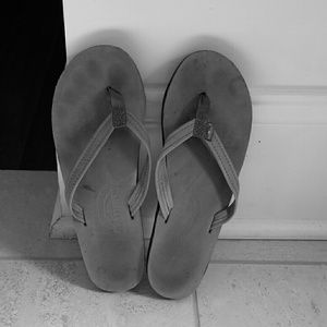 Grey Rainow flip flops